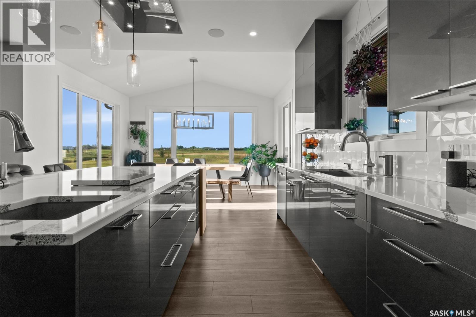 Grandview Trail, Corman Park Rm No. 344, SK - Indoor Photo Showing Kitchen With Upgraded Kitchen