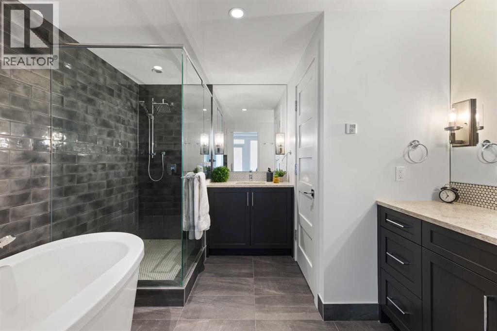 Primary En-Suite - 102, 101A Stewart Creek Rise, Canmore, AB - Indoor Photo Showing Bathroom