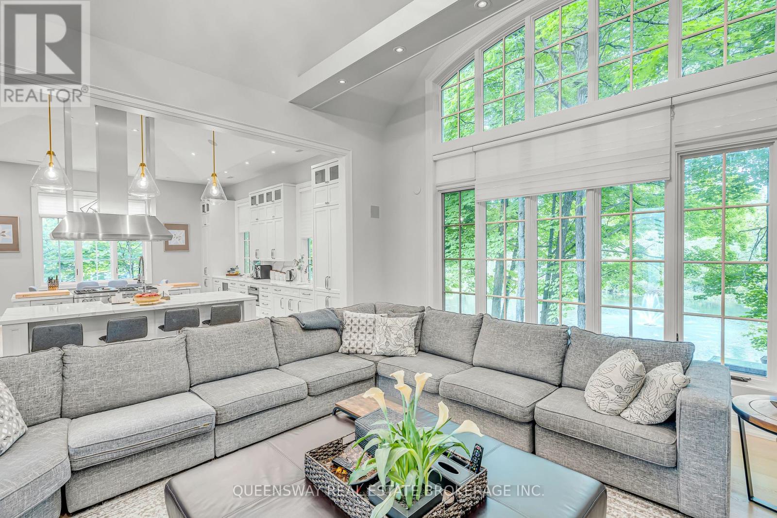 2600 17Th Sideroad, King, ON - Indoor Photo Showing Living Room