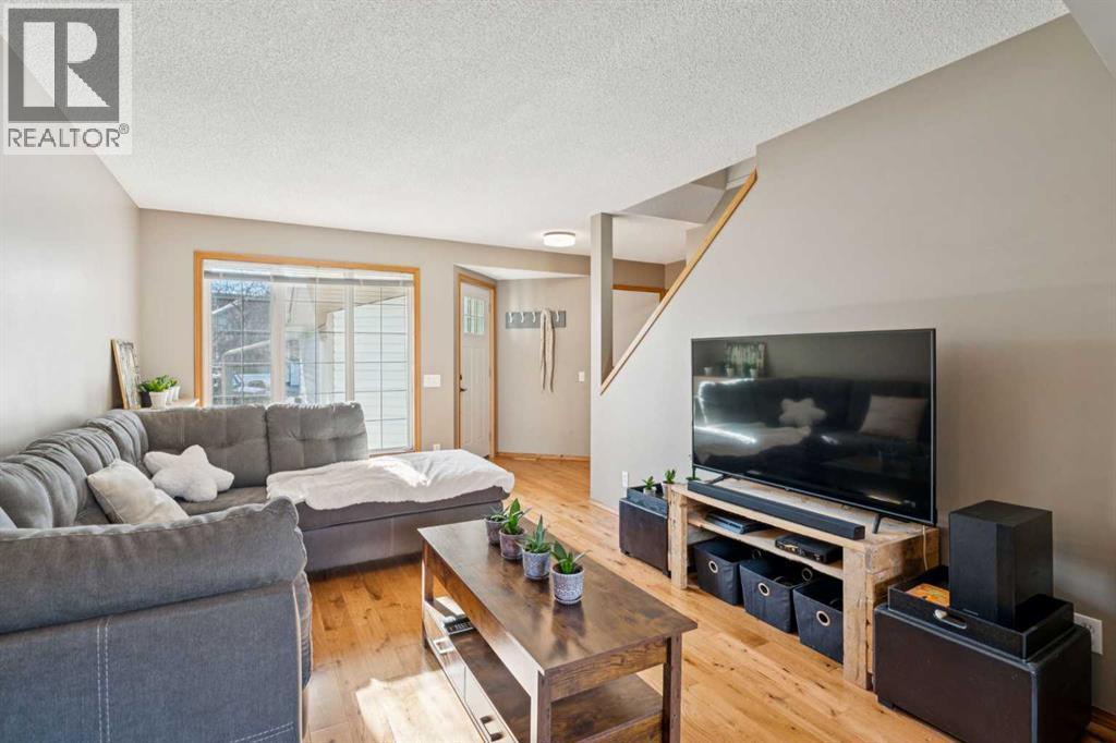 56 West Terrace Road, Cochrane, AB - Indoor Photo Showing Living Room