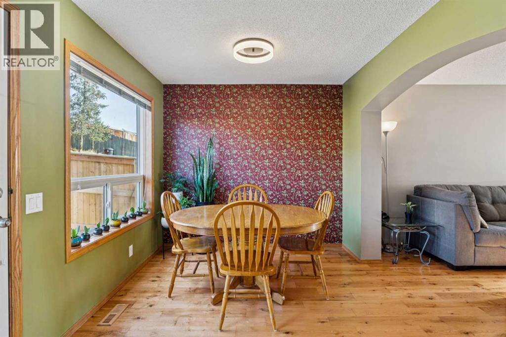 56 West Terrace Road, Cochrane, AB - Indoor