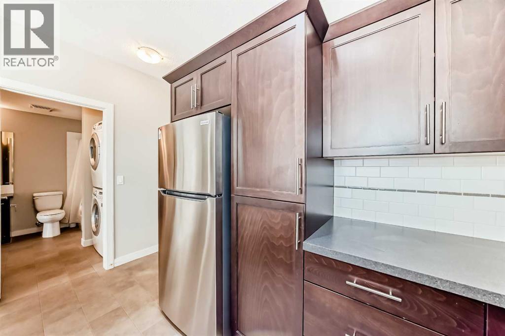 225, 20 Royal Oak Plaza Nw, Calgary, AB - Indoor Photo Showing Kitchen