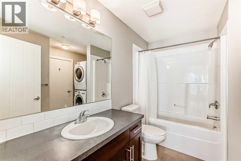 225, 20 Royal Oak Plaza Nw, Calgary, AB - Indoor Photo Showing Bathroom