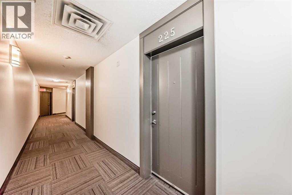 225, 20 Royal Oak Plaza Nw, Calgary, AB - Indoor Photo Showing Other Room