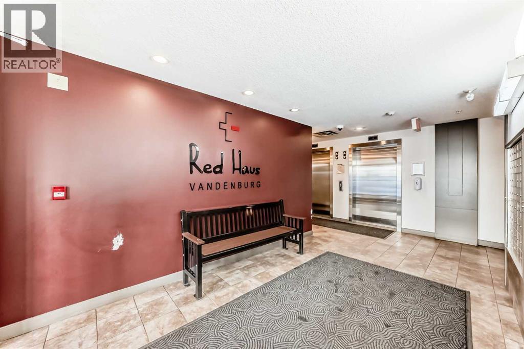 225, 20 Royal Oak Plaza Nw, Calgary, AB - Indoor Photo Showing Other Room