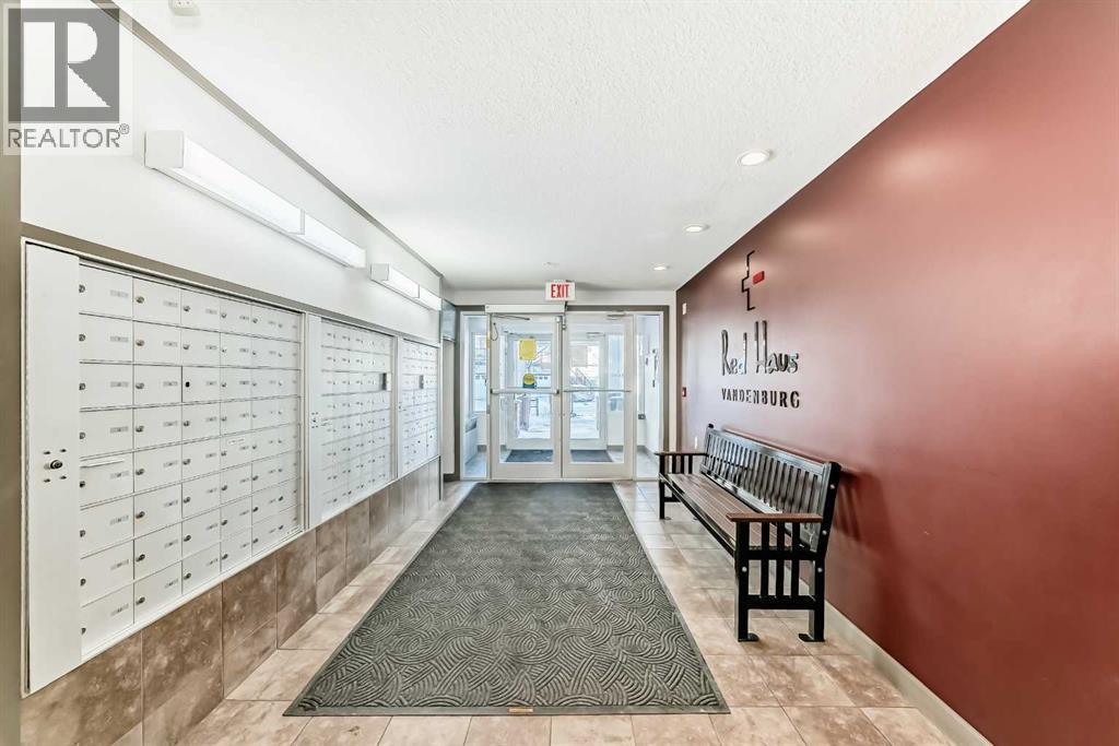 225, 20 Royal Oak Plaza Nw, Calgary, AB - Indoor Photo Showing Other Room