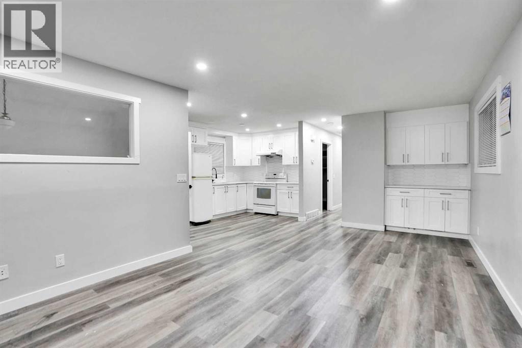 6081 Martingrove Road Ne, Calgary, AB - Indoor Photo Showing Kitchen