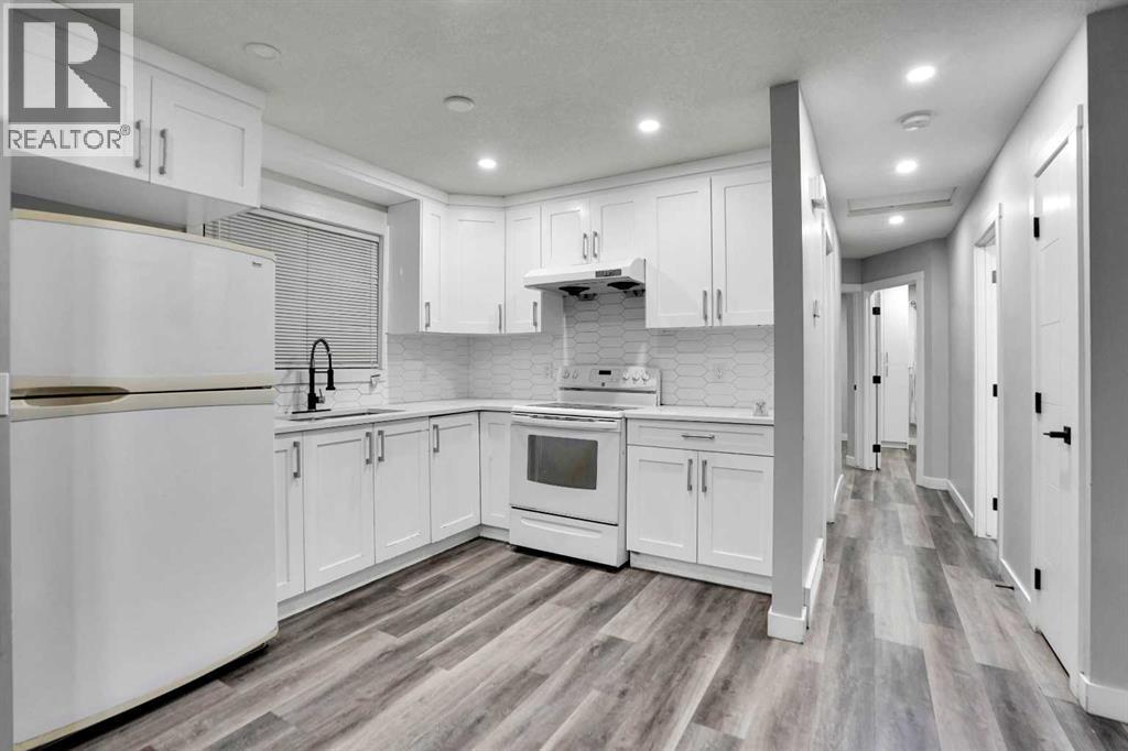 6081 Martingrove Road Ne, Calgary, AB - Indoor Photo Showing Kitchen