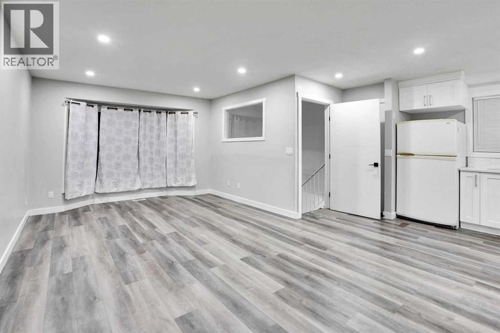 6081 Martingrove Road Ne, Calgary, AB - Indoor
