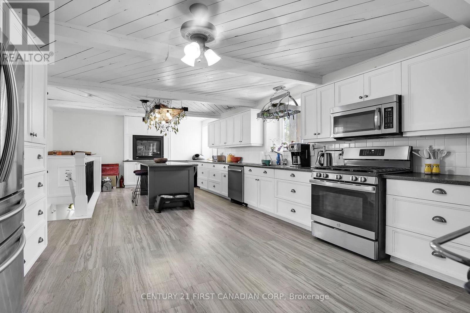 23992 Denfield Road, Middlesex Centre (Denfield), ON - Indoor Photo Showing Kitchen
