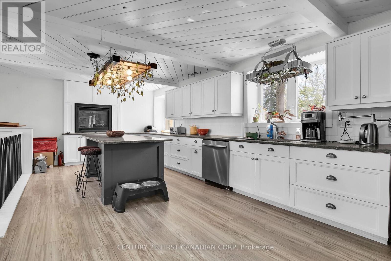 23992 Denfield Road, Middlesex Centre (Denfield), ON - Indoor Photo Showing Kitchen