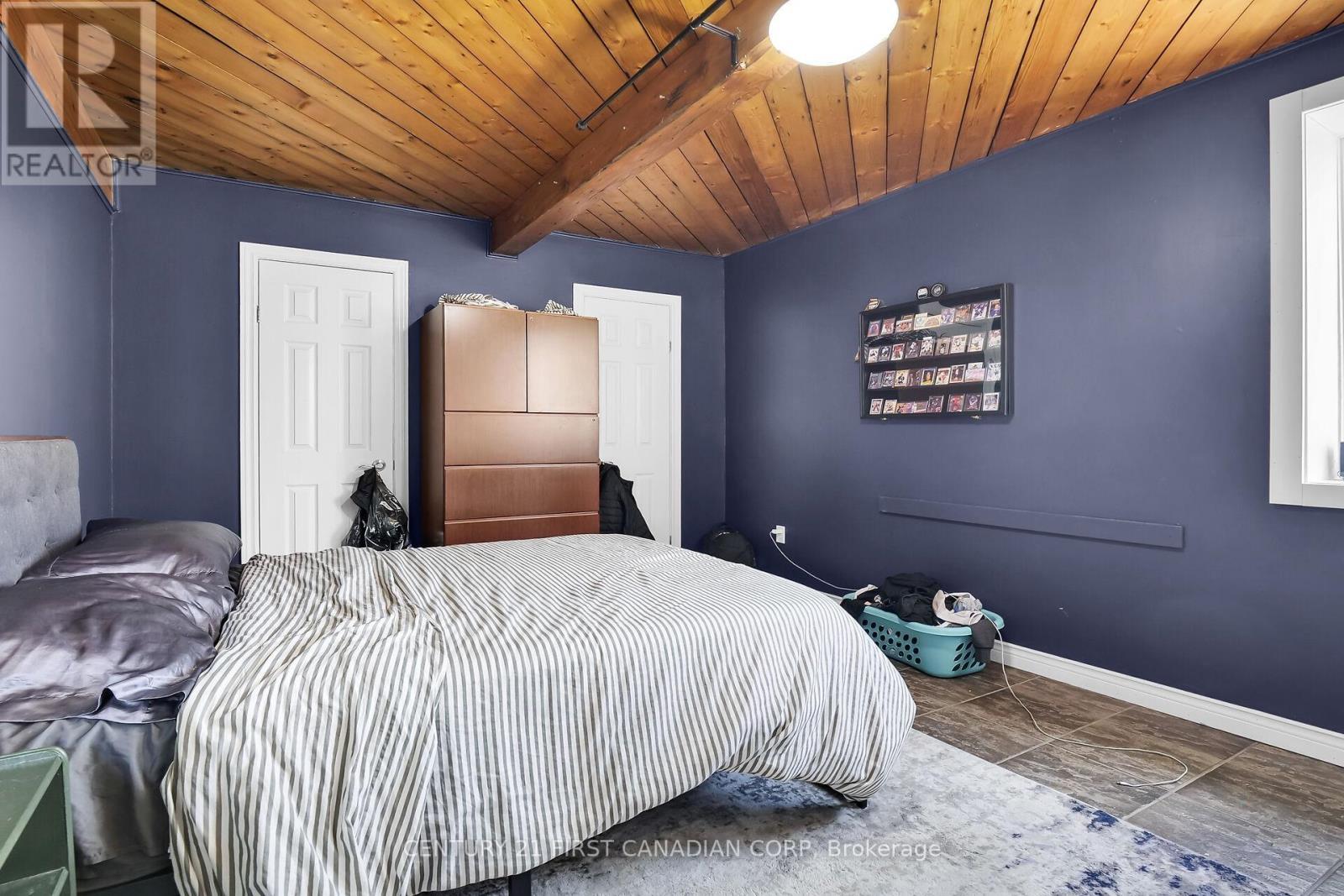 23992 Denfield Road, Middlesex Centre (Denfield), ON - Indoor Photo Showing Bedroom