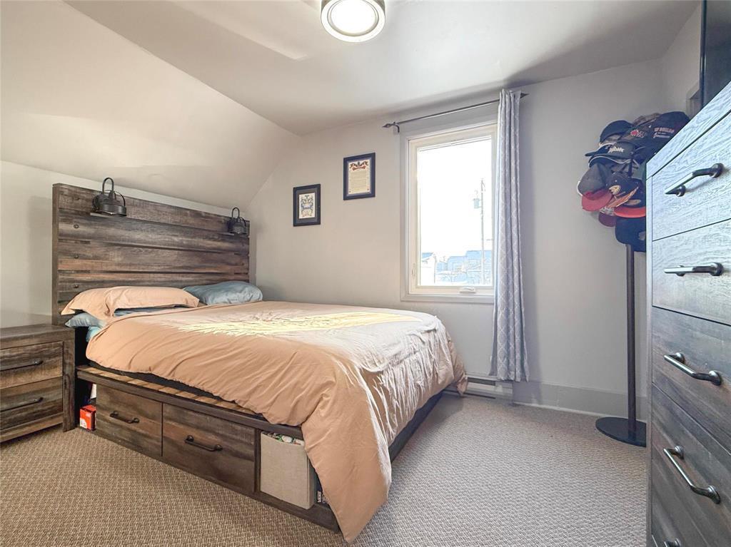 310 Commercial Street, Wawanesa, MB - Indoor Photo Showing Bedroom