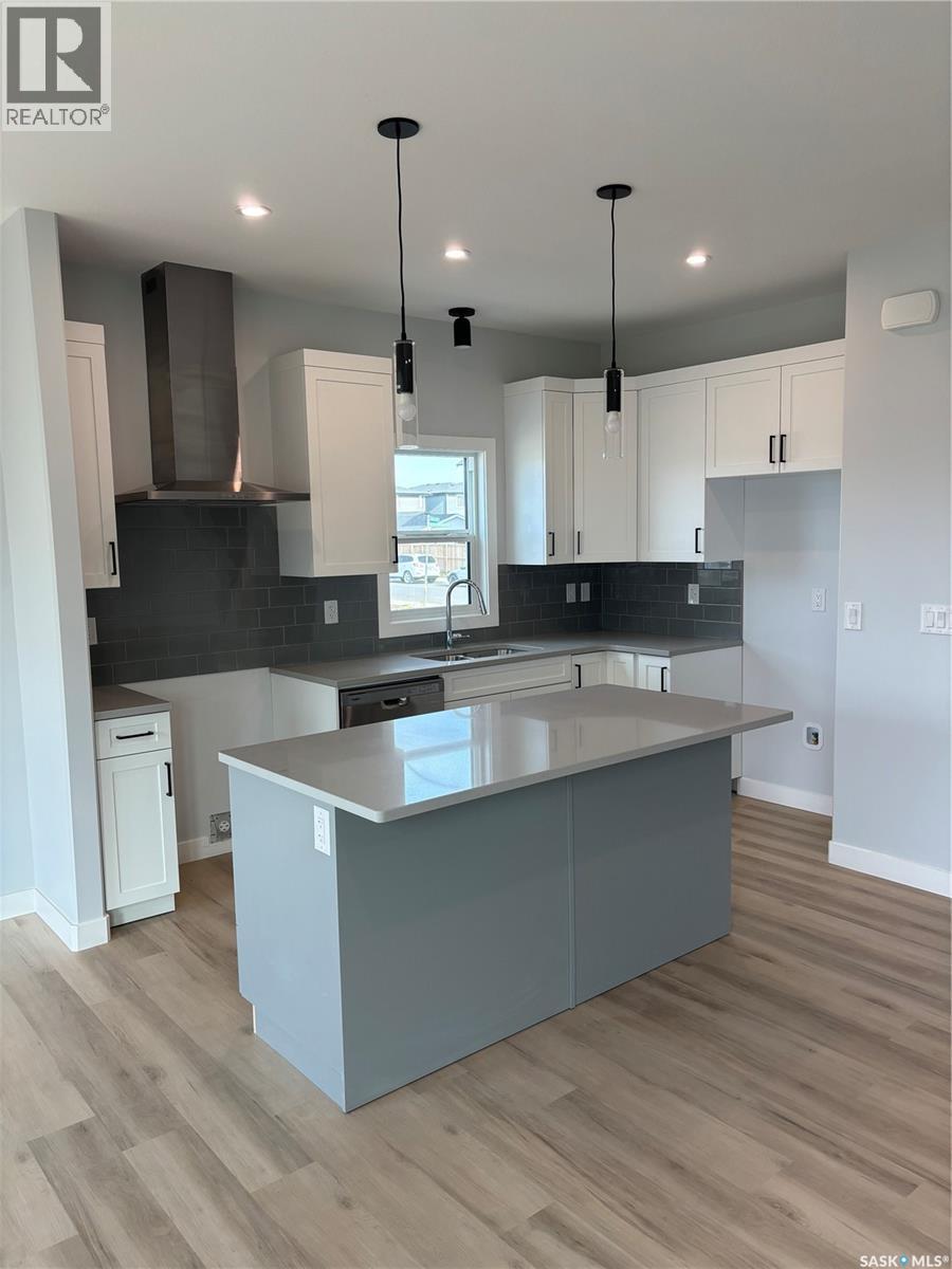 102 Kostiuk Crescent, Saskatoon, SK - Indoor Photo Showing Kitchen