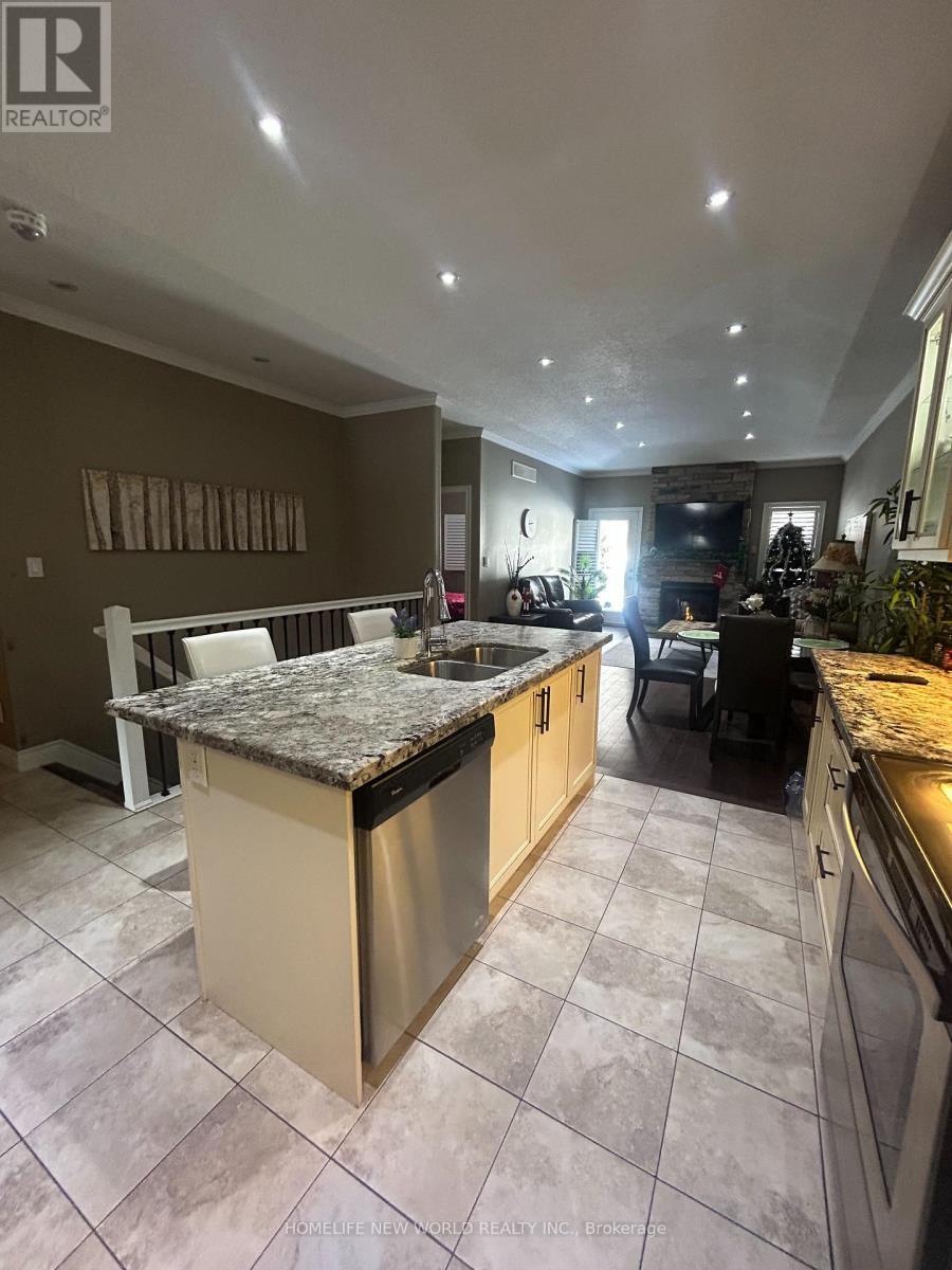 6 - 194 Donly Drive S, Norfolk, ON - Indoor Photo Showing Kitchen With Double Sink