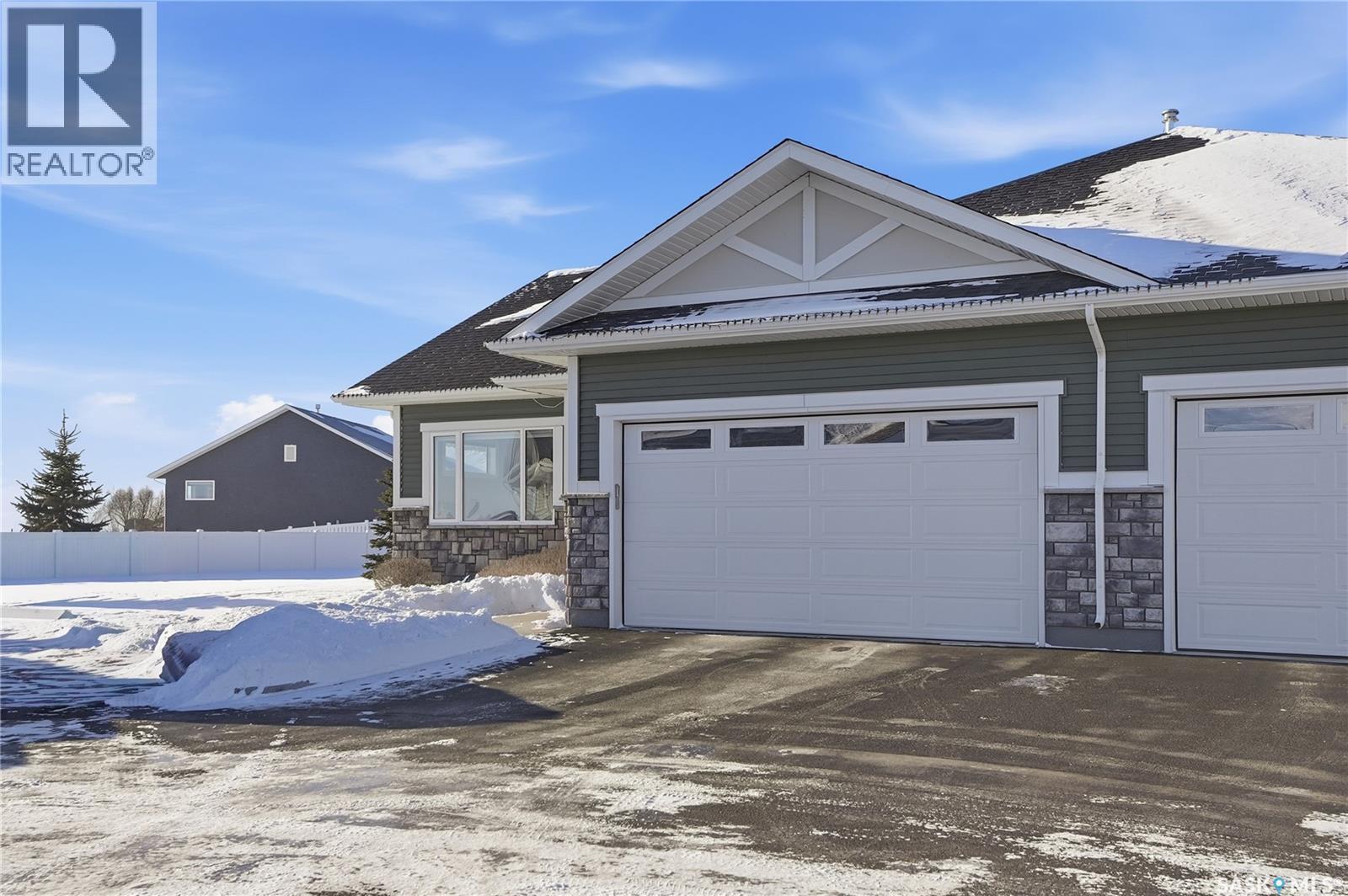 2 433 Palmer Crescent, Warman, SK - Outdoor