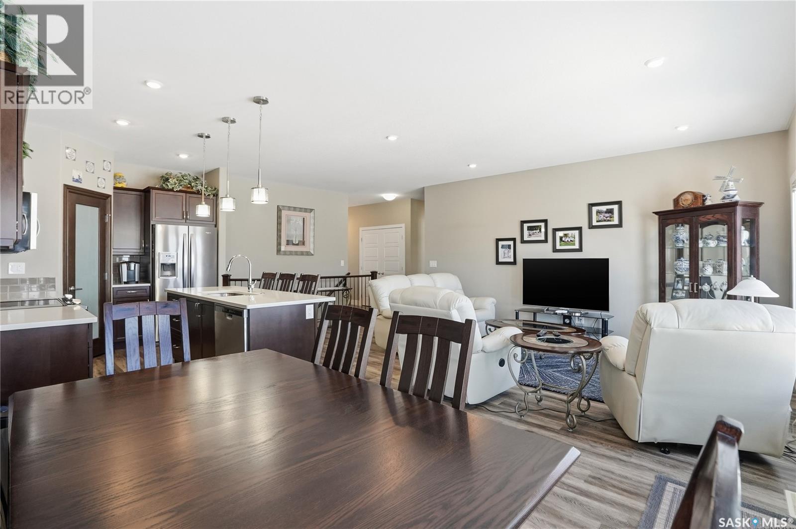 2 433 Palmer Crescent, Warman, SK - Indoor