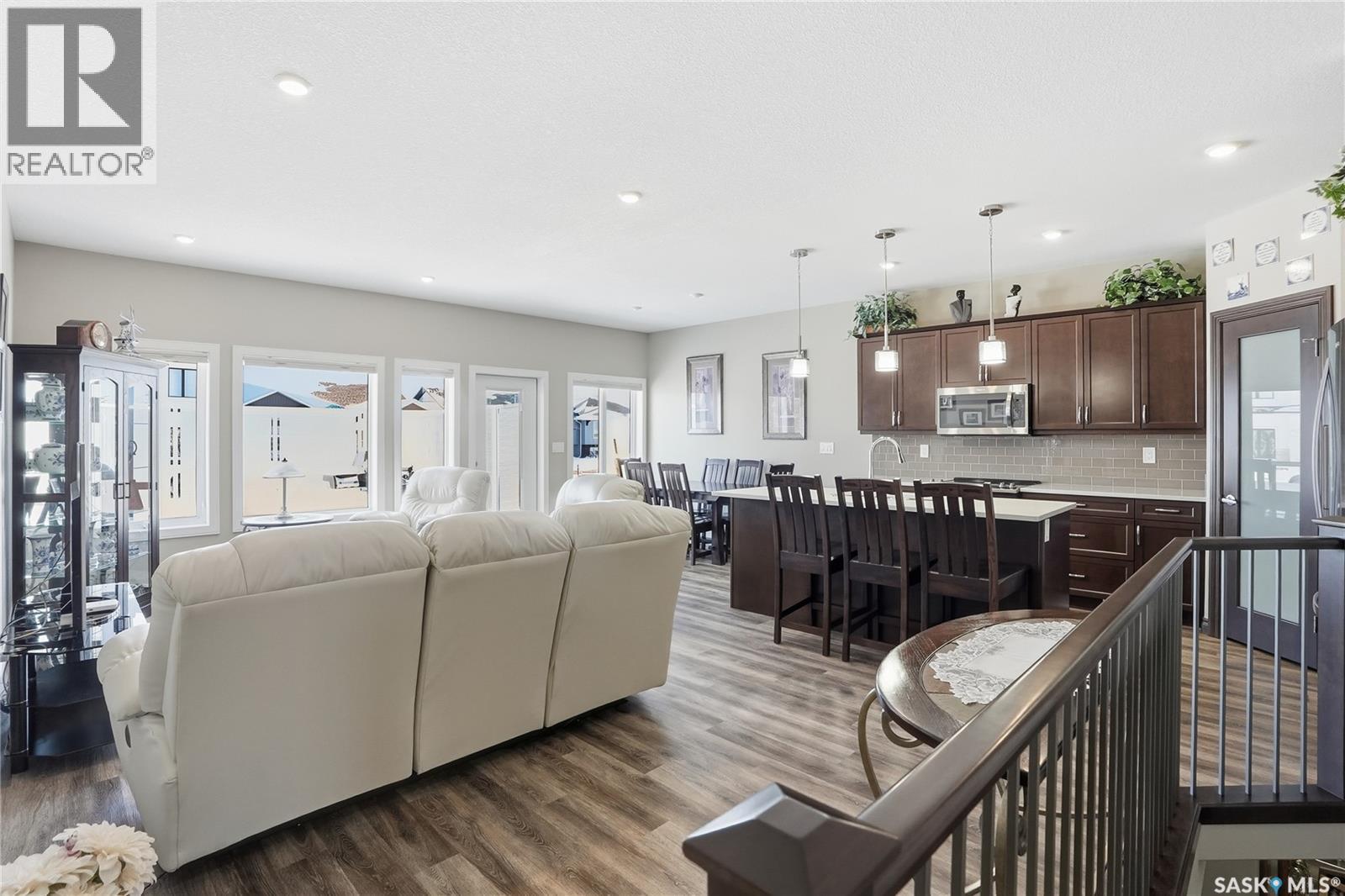 2 433 Palmer Crescent, Warman, SK - Indoor Photo Showing Kitchen