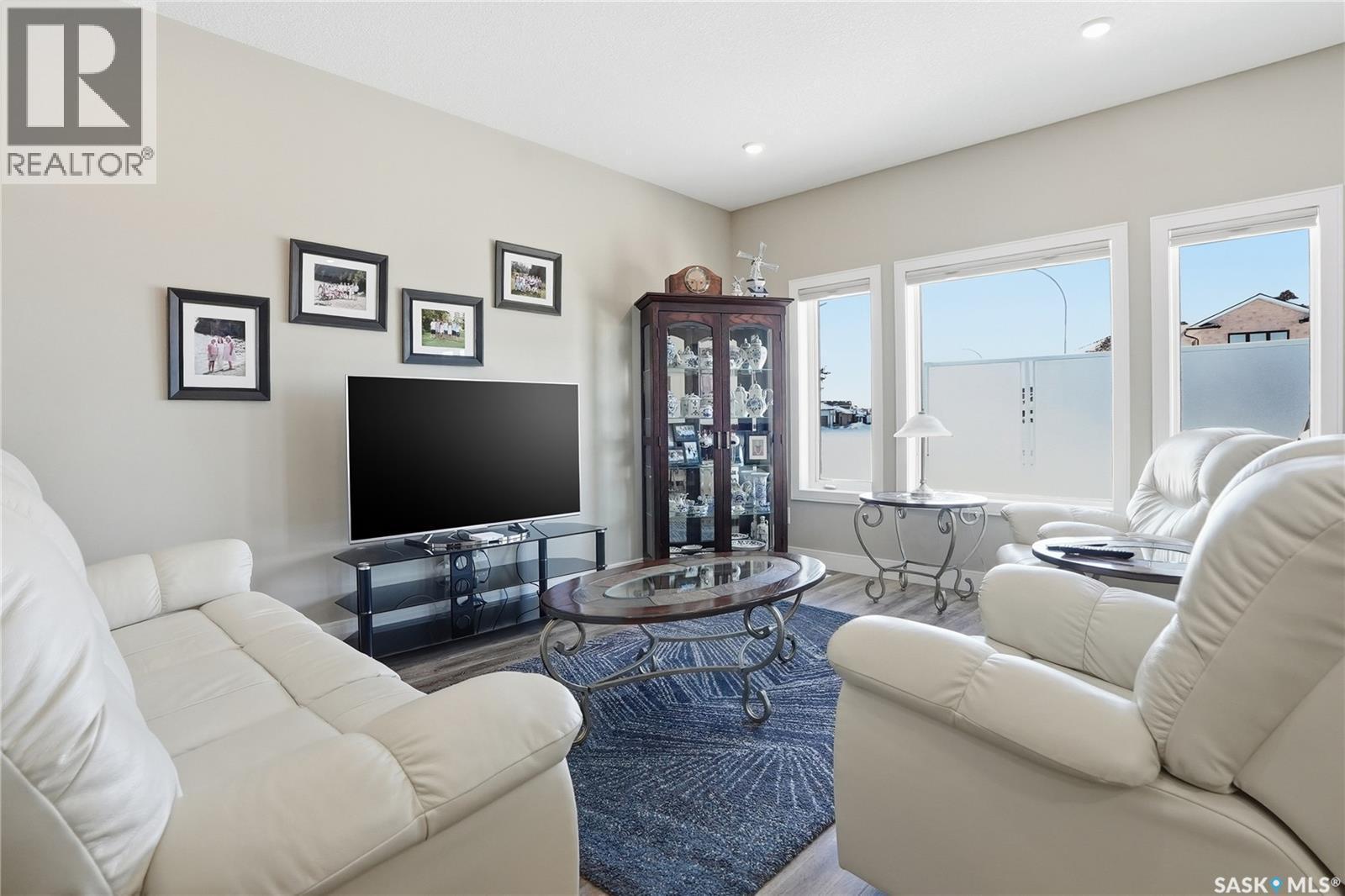 2 433 Palmer Crescent, Warman, SK - Indoor Photo Showing Living Room
