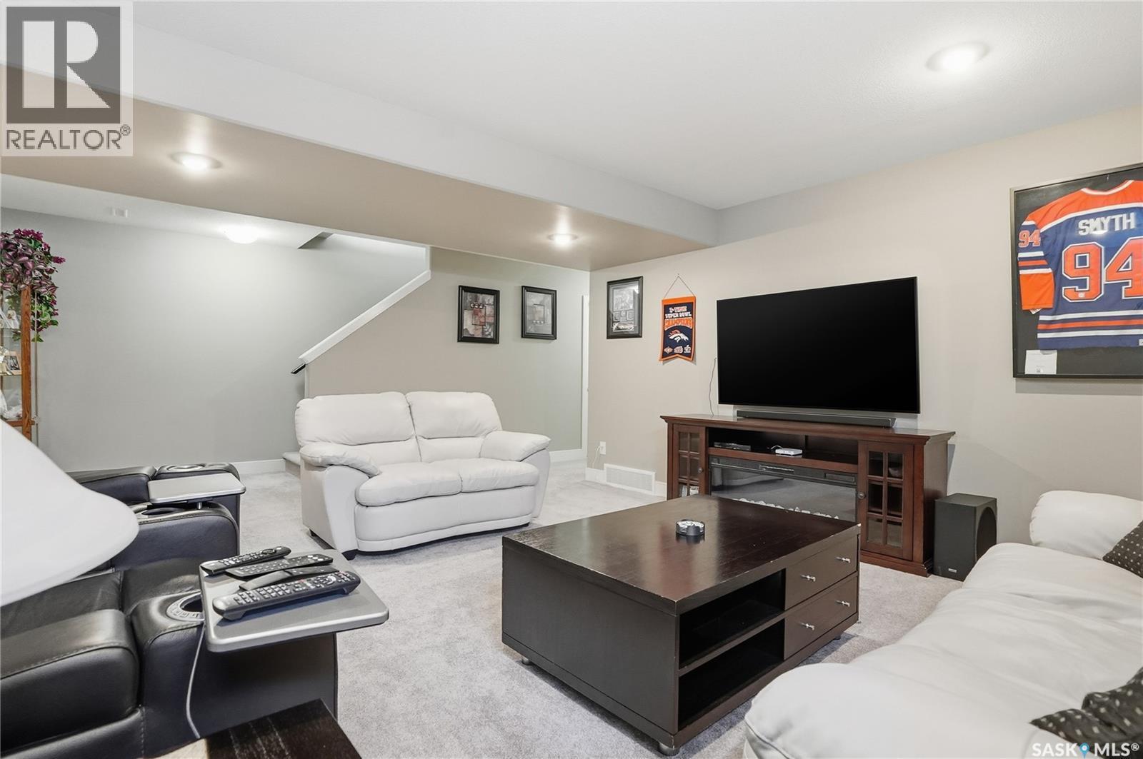 2 433 Palmer Crescent, Warman, SK - Indoor Photo Showing Living Room