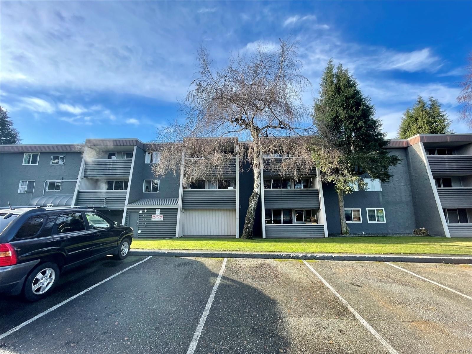 205-377 Dogwood St, Campbell River, BC - Outdoor With Facade