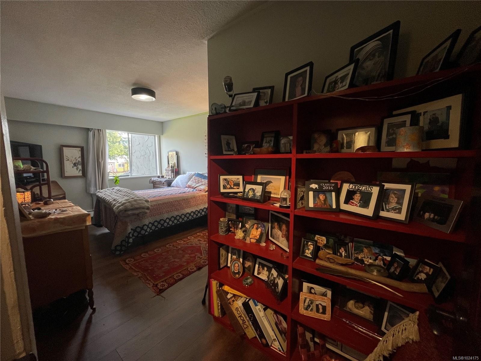205-377 Dogwood St, Campbell River, BC - Indoor Photo Showing Bedroom