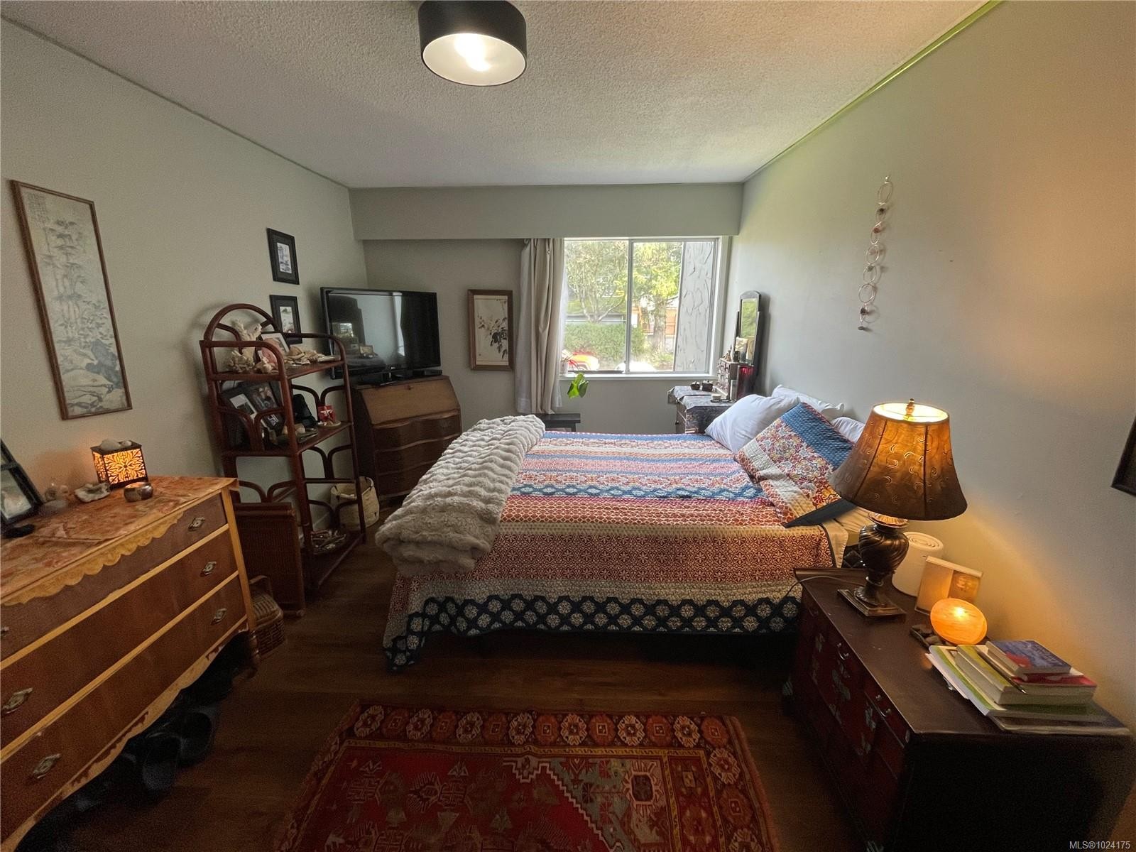 205-377 Dogwood St, Campbell River, BC - Indoor Photo Showing Bedroom