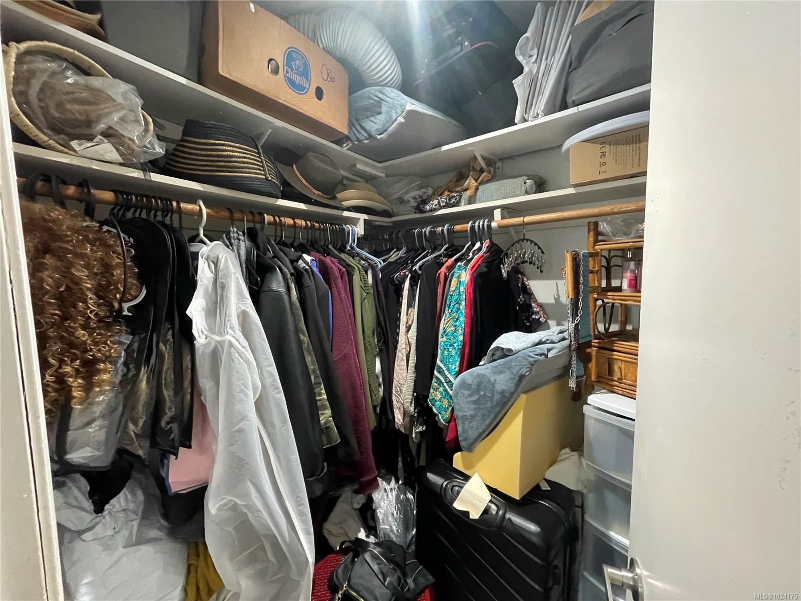 205-377 Dogwood St, Campbell River, BC - Indoor With Storage