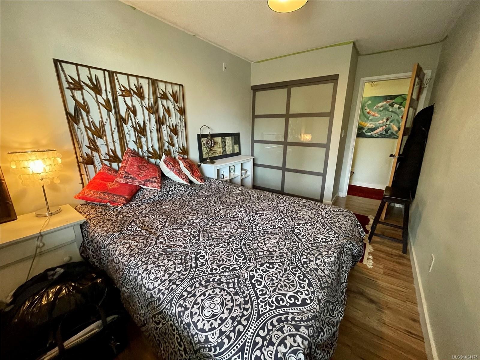 205-377 Dogwood St, Campbell River, BC - Indoor Photo Showing Bedroom