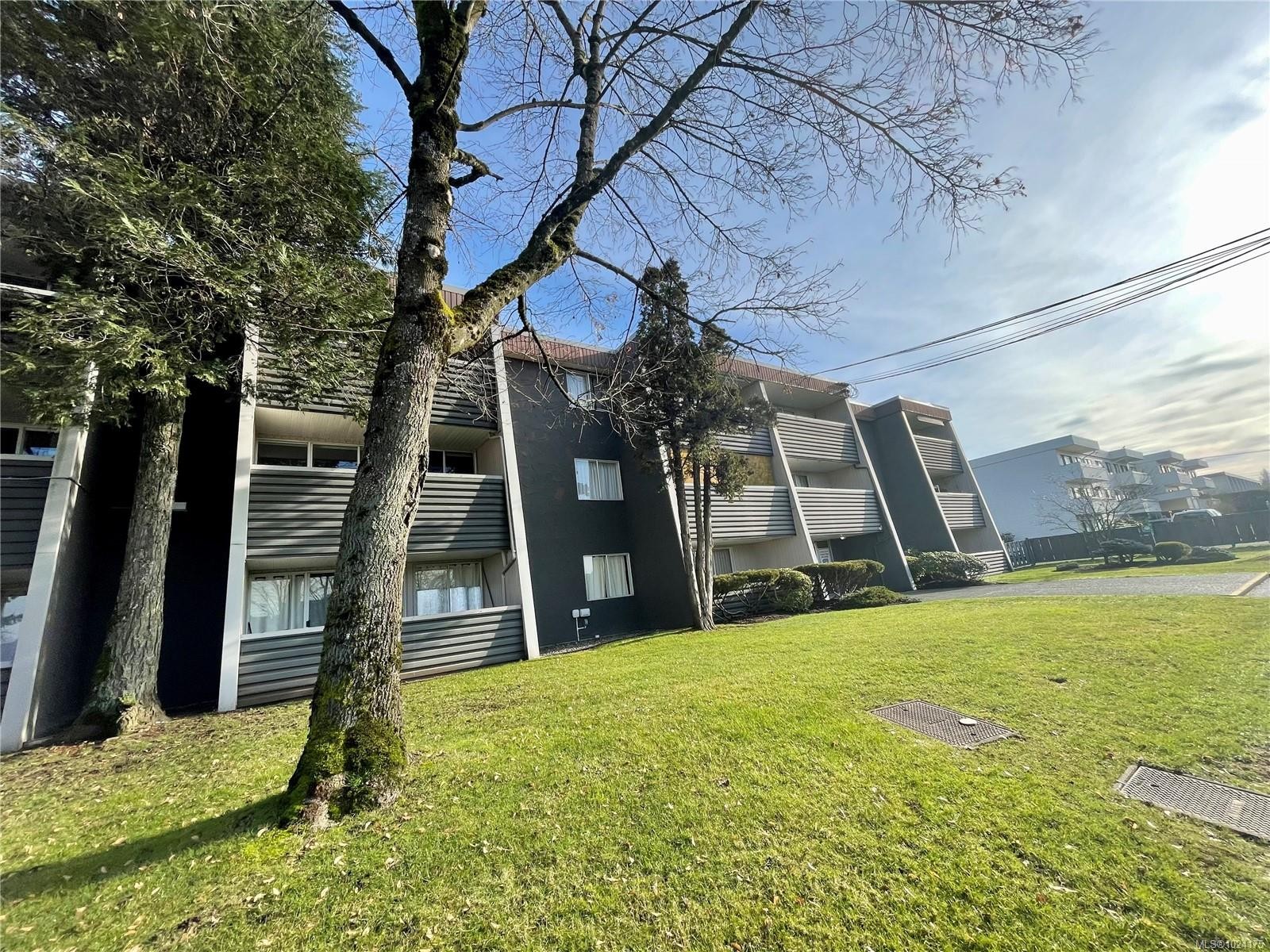 205-377 Dogwood St, Campbell River, BC - Outdoor