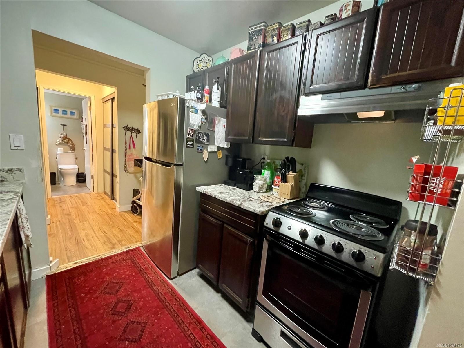 205-377 Dogwood St, Campbell River, BC - Indoor Photo Showing Kitchen