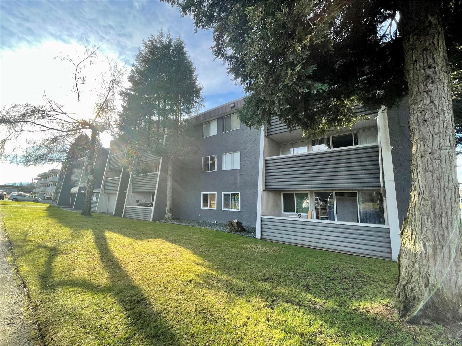 205-377 Dogwood St, Campbell River, BC - Outdoor