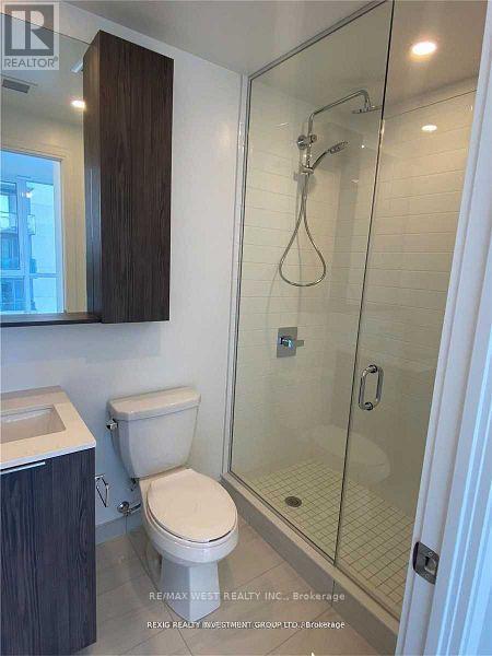 404 - 70 Annie Craig Drive, Toronto, ON - Indoor Photo Showing Bathroom