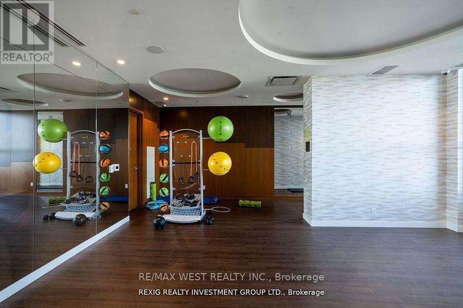 404 - 70 Annie Craig Drive, Toronto, ON - Indoor Photo Showing Other Room