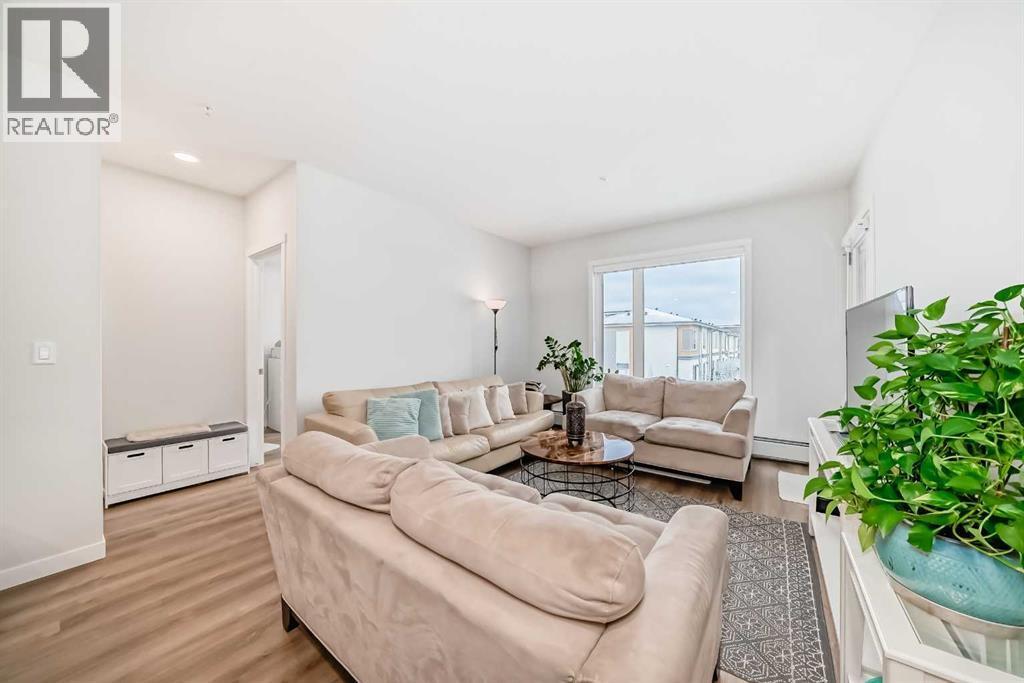 316, 200 Shawnee Square Sw, Calgary, AB - Indoor Photo Showing Living Room