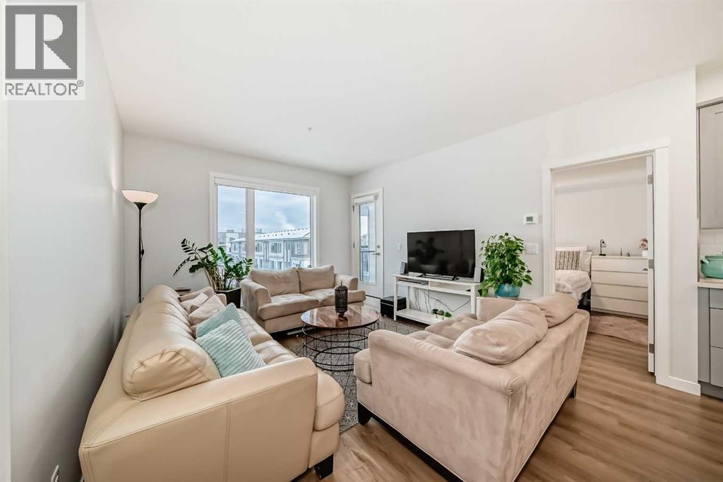 316, 200 Shawnee Square Sw, Calgary, AB - Indoor Photo Showing Living Room