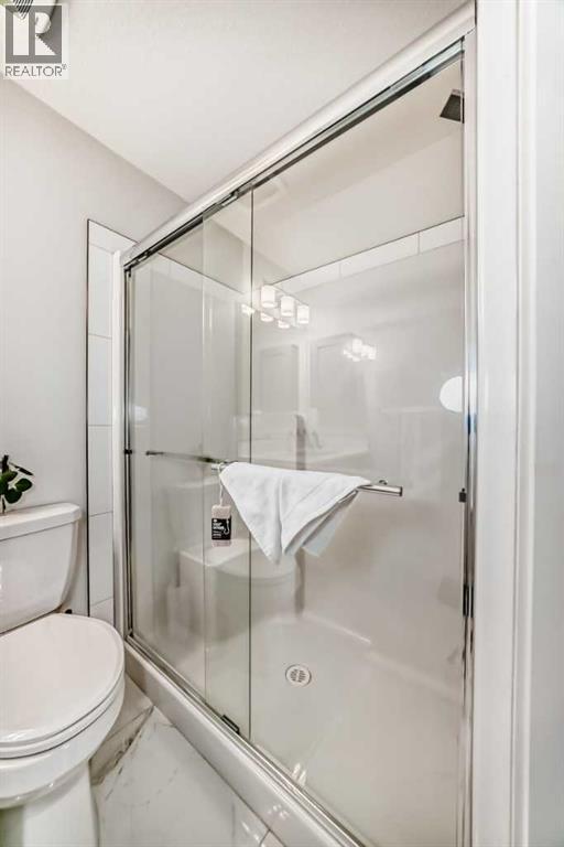 316, 200 Shawnee Square Sw, Calgary, AB - Indoor Photo Showing Bathroom