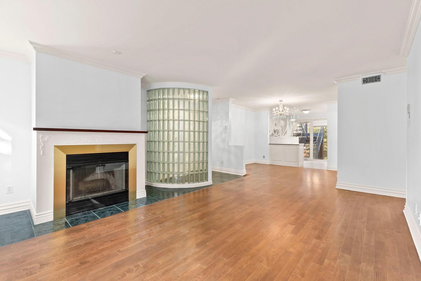 Salon - 508 Rue De La Noue, Montréal (Verdun/Île-Des-Soeurs), QC - Indoor Photo Showing Living Room With Fireplace