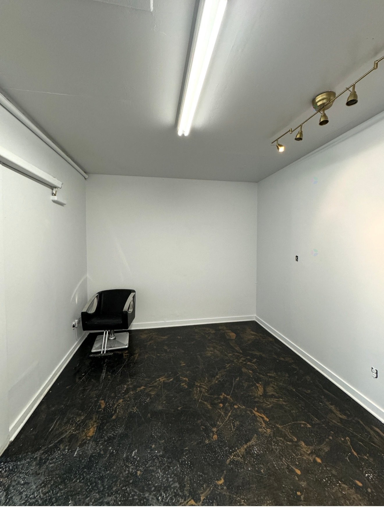 Commerce - 791 - 795 Rue Ste-Hélène, Longueuil (Le Vieux-Longueuil), QC - Indoor Photo Showing Other Room