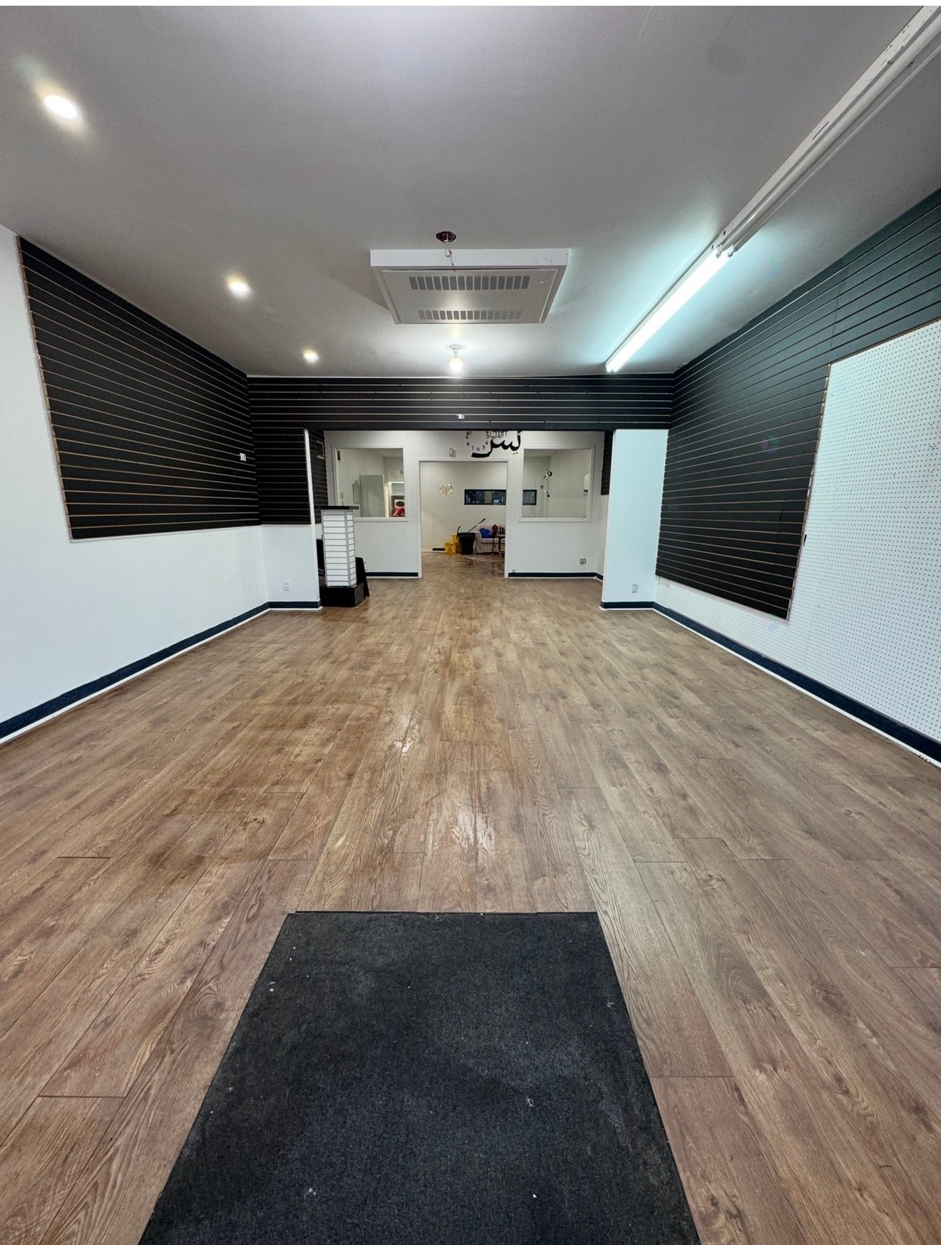 Commerce - 791 - 795 Rue Ste-Hélène, Longueuil (Le Vieux-Longueuil), QC - Indoor Photo Showing Other Room