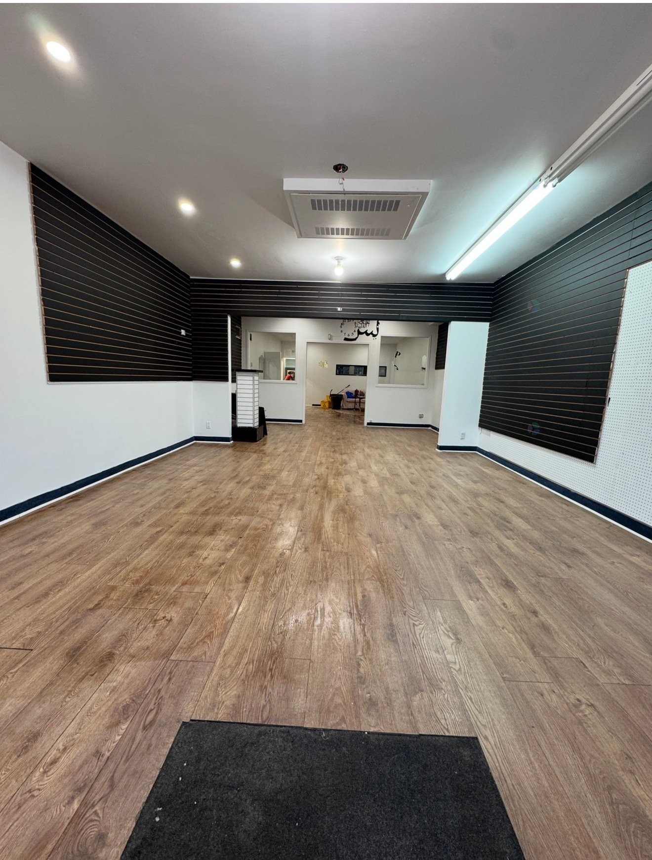Commerce - 791 - 795 Rue Ste-Hélène, Longueuil (Le Vieux-Longueuil), QC - Indoor Photo Showing Other Room