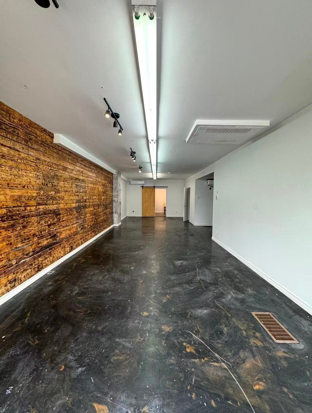 Commerce - 791 - 795 Rue Ste-Hélène, Longueuil (Le Vieux-Longueuil), QC - Indoor Photo Showing Other Room