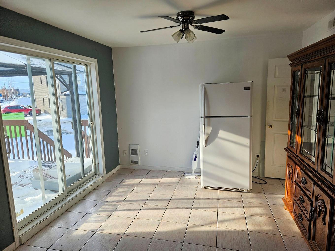 Salle à manger - 688 Rue Du Béarn, Saint-Jean-Sur-Richelieu, QC - Indoor Photo Showing Other Room