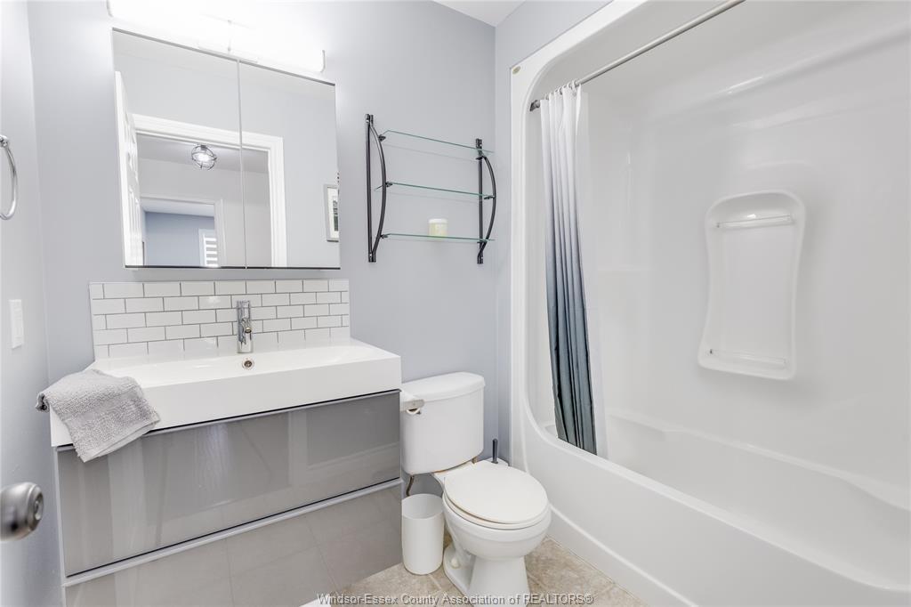 2446 Gatwick Avenue, Windsor, ON