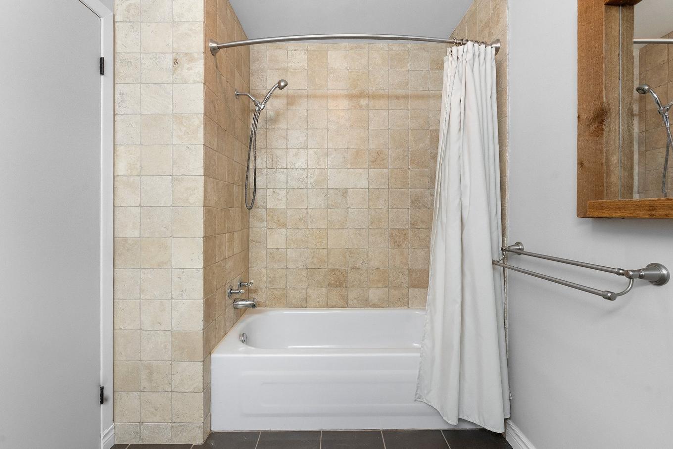 Salle de bains - 4678 Rue De La Promenade-Des-Soeurs, Québec (Sainte-Foy/Sillery/Cap-Rouge), QC - Indoor Photo Showing Bathroom