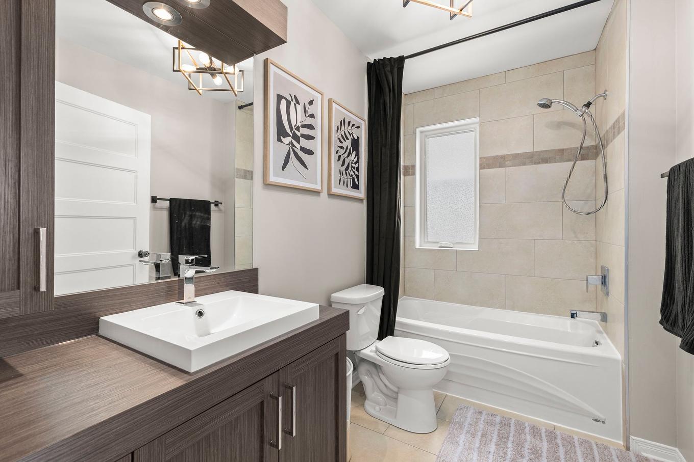 Bathroom - 771 Rue Gosselin, Salaberry-De-Valleyfield, QC - Indoor Photo Showing Bathroom