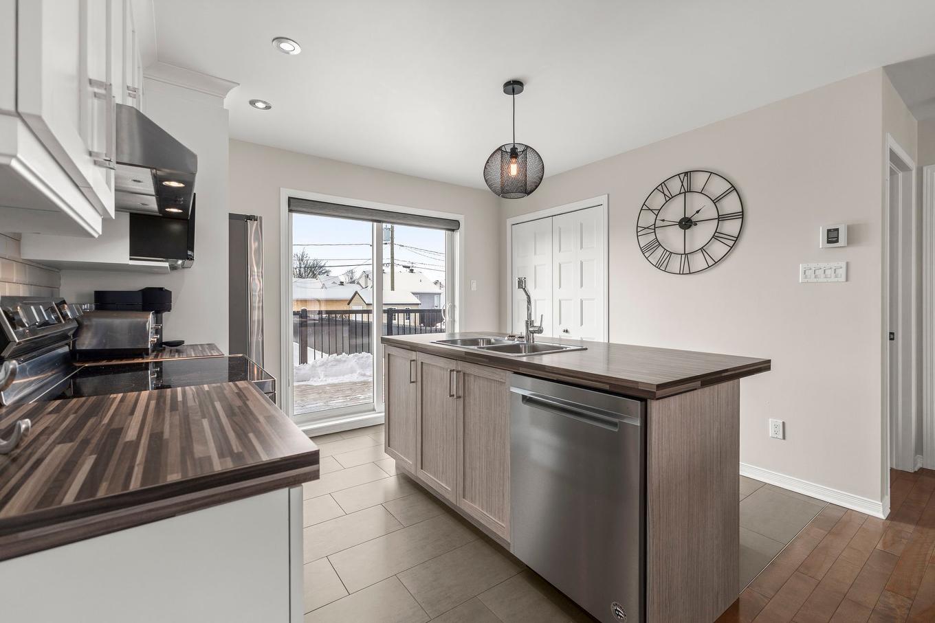 Kitchen - 771 Rue Gosselin, Salaberry-De-Valleyfield, QC - Indoor Photo Showing Kitchen With Double Sink