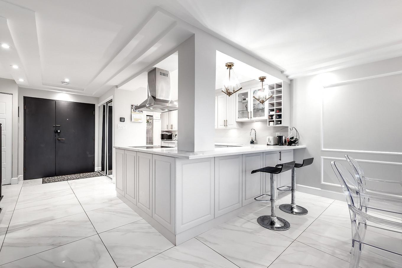 Vue d'ensemble - 905-5790 Av. Rembrandt, Côte-Saint-Luc, QC - Indoor