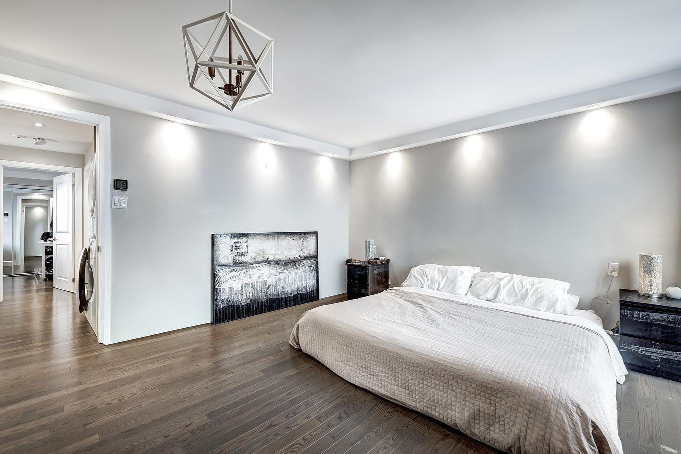 Chambre à coucher principale - 905-5790 Av. Rembrandt, Côte-Saint-Luc, QC - Indoor Photo Showing Bedroom