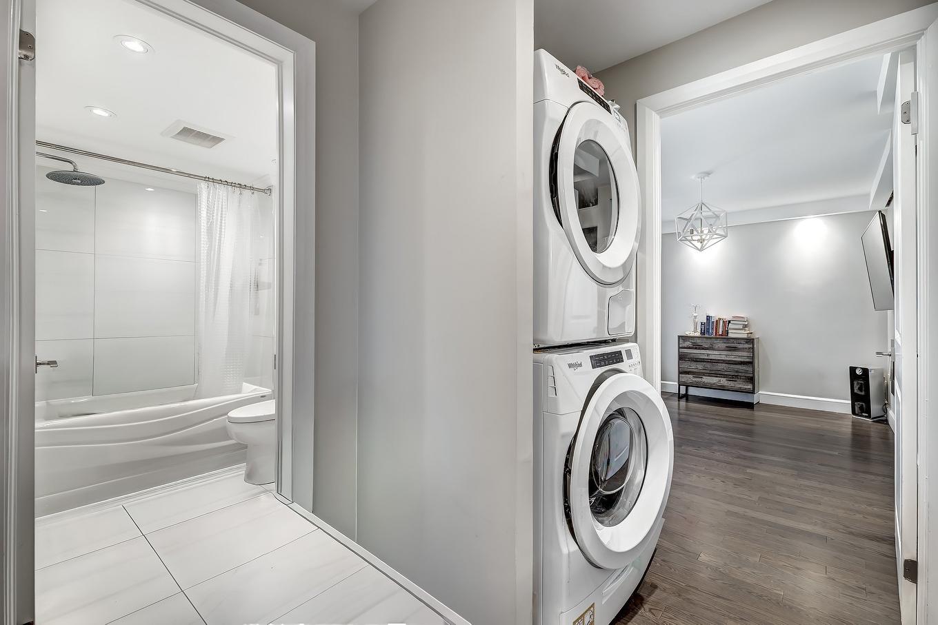 Salle de lavage - 905-5790 Av. Rembrandt, Côte-Saint-Luc, QC - Indoor Photo Showing Laundry Room